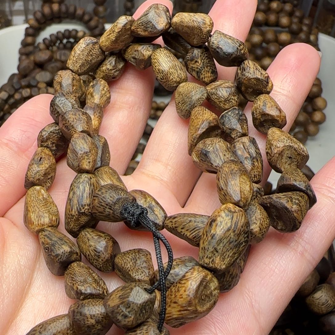 沉香手串向****～多圈树丁包头老料20.1克海南老白棋