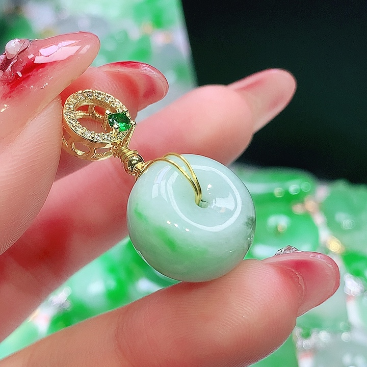 翡翠未镶嵌颈饰翡翠