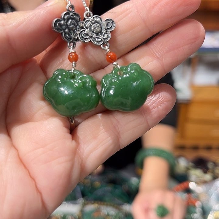 颈饰未镶嵌和田玉（糖玉）