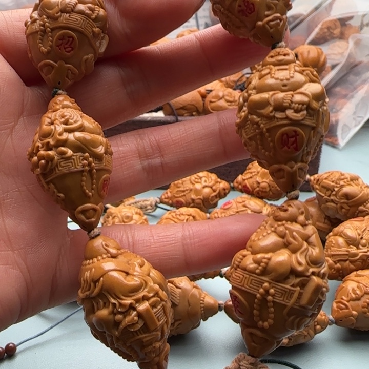 橄榄核手串雕刻工艺品