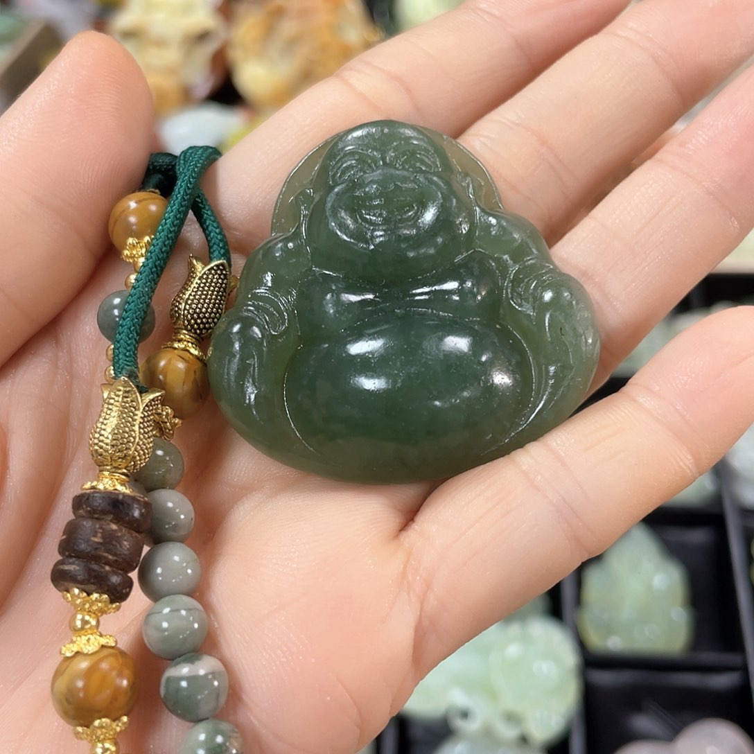 蛇纹石玉颈饰未镶嵌