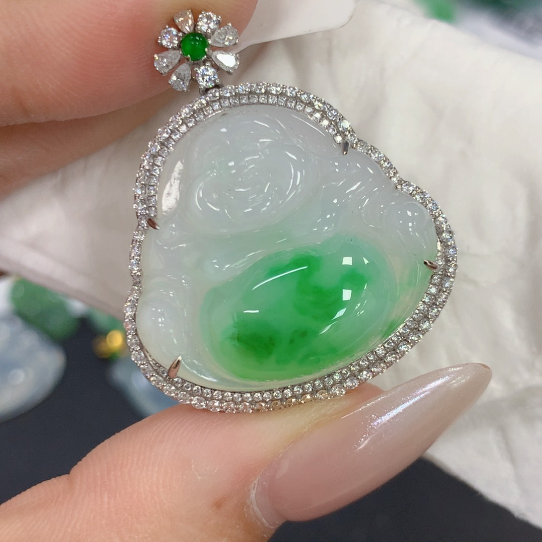 颈饰18K金镶嵌翡翠