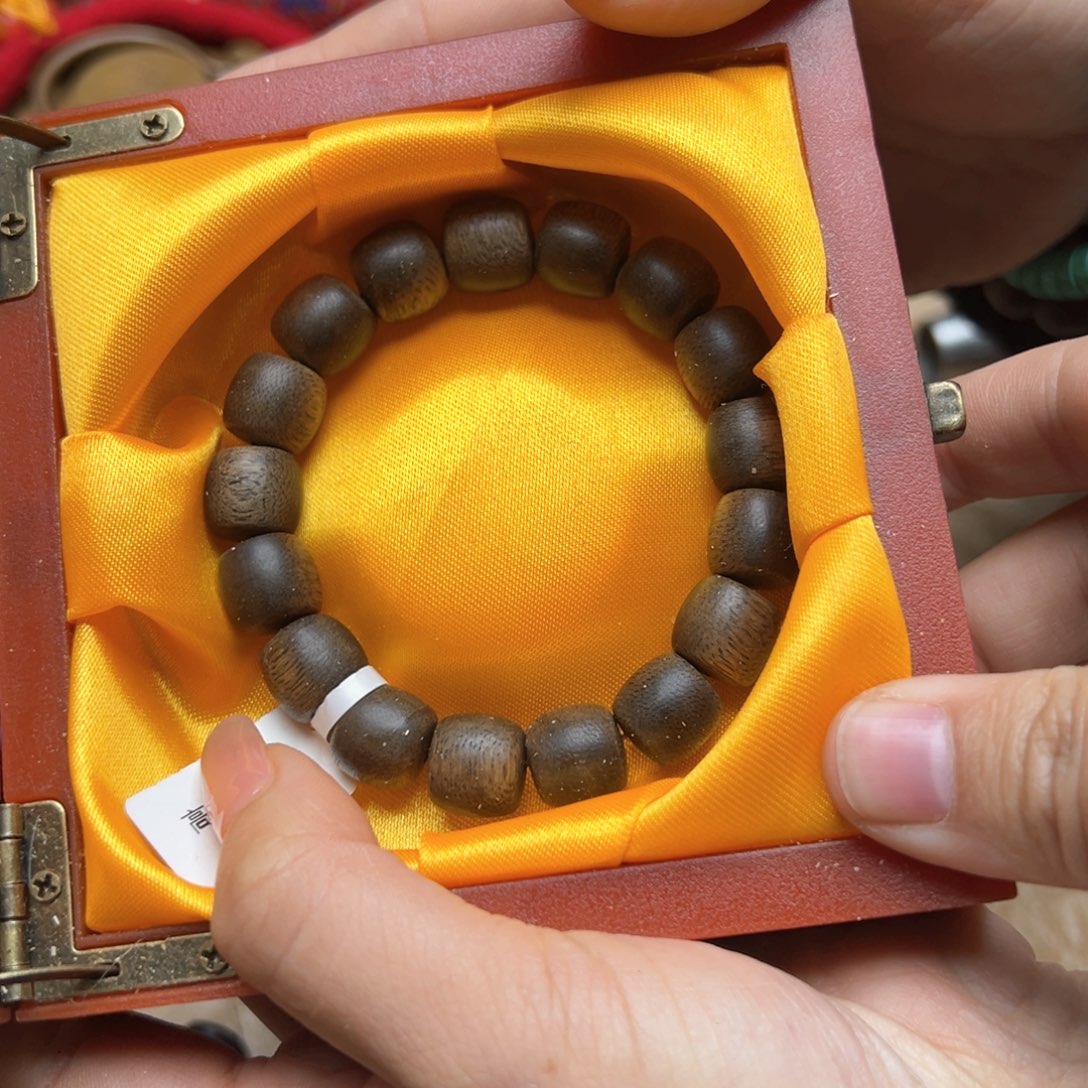 大叶紫檀（黑酸枝木类）