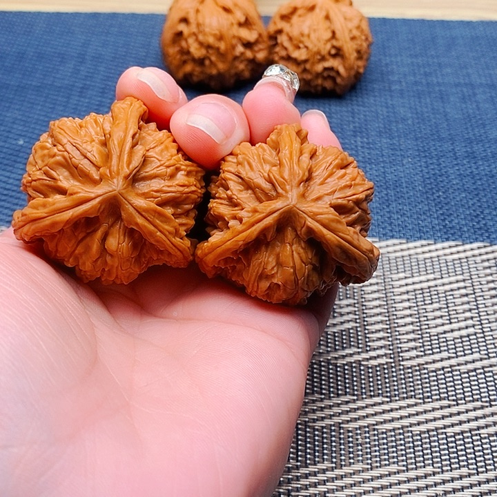 老***稳文玩核桃吊坠三棱