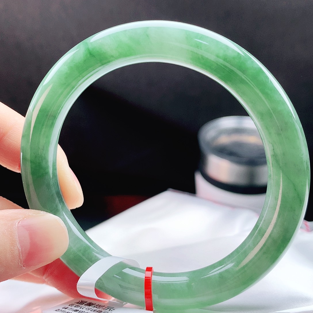 未镶嵌手镯（圆镯）翡翠57满绿