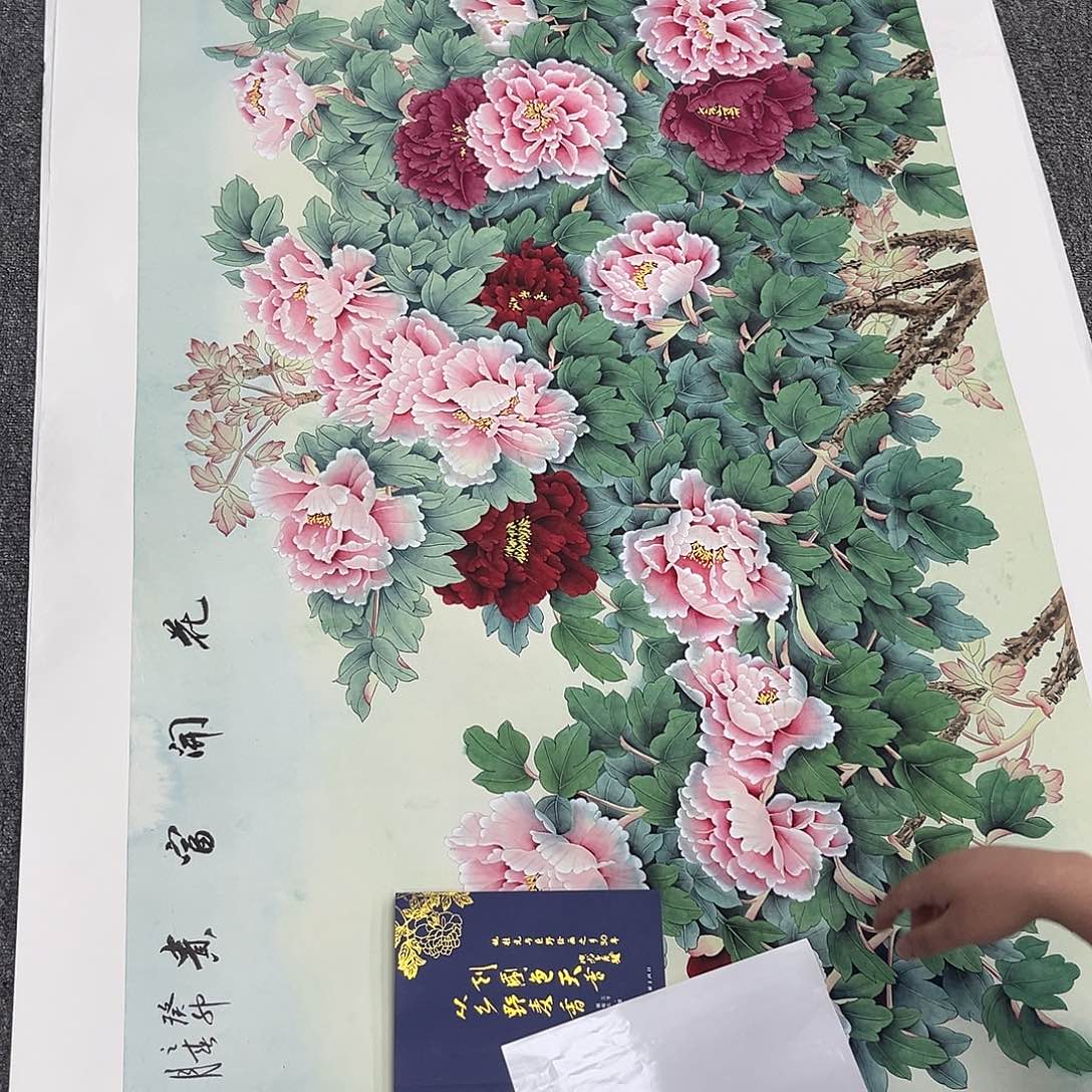 国画卖字画的小男孩