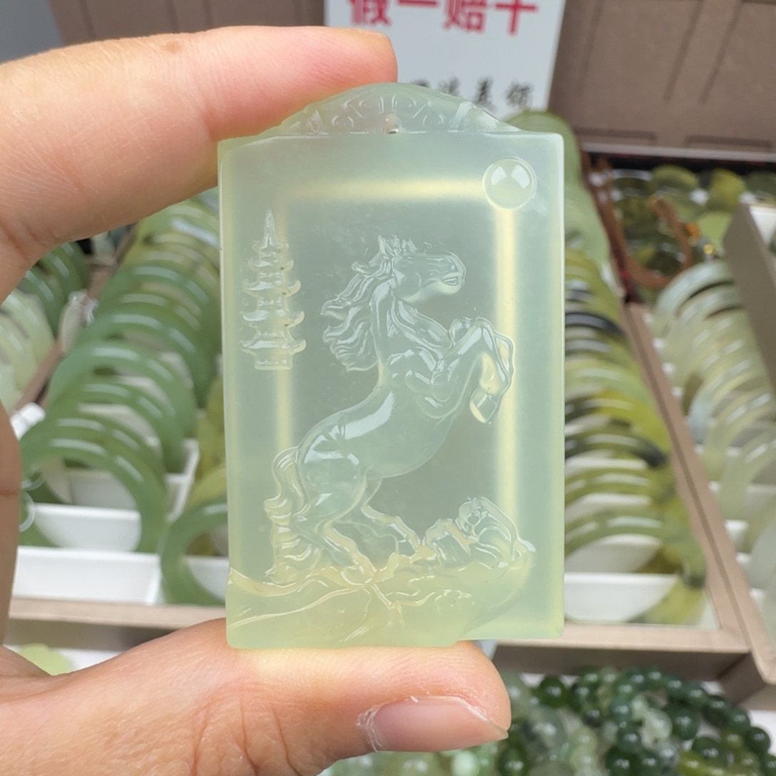 蛇纹石玉未镶嵌颈饰