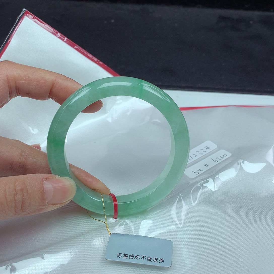 翡翠手镯（圆镯）未镶嵌54圈334
