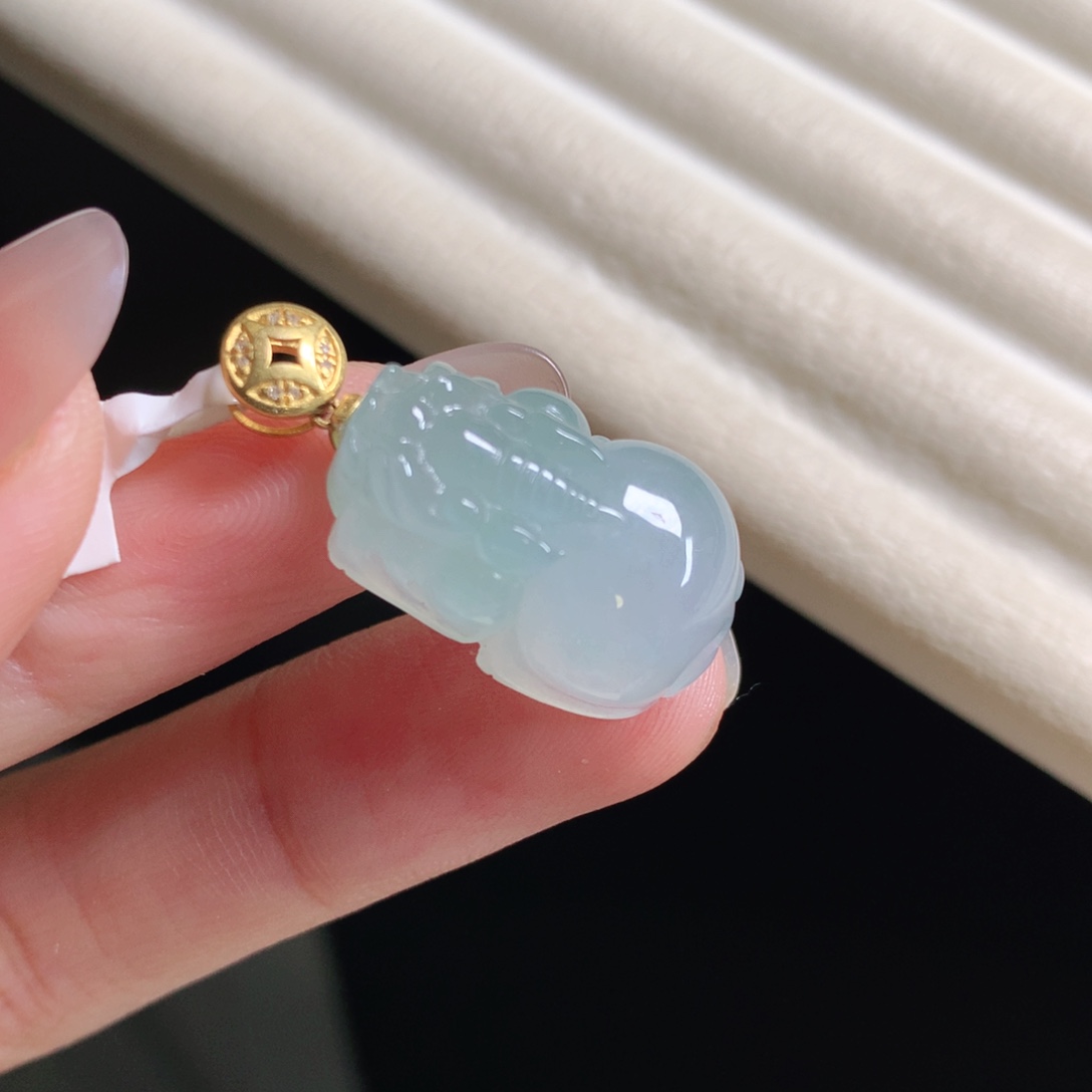 翡翠颈饰18K金镶嵌貔貅