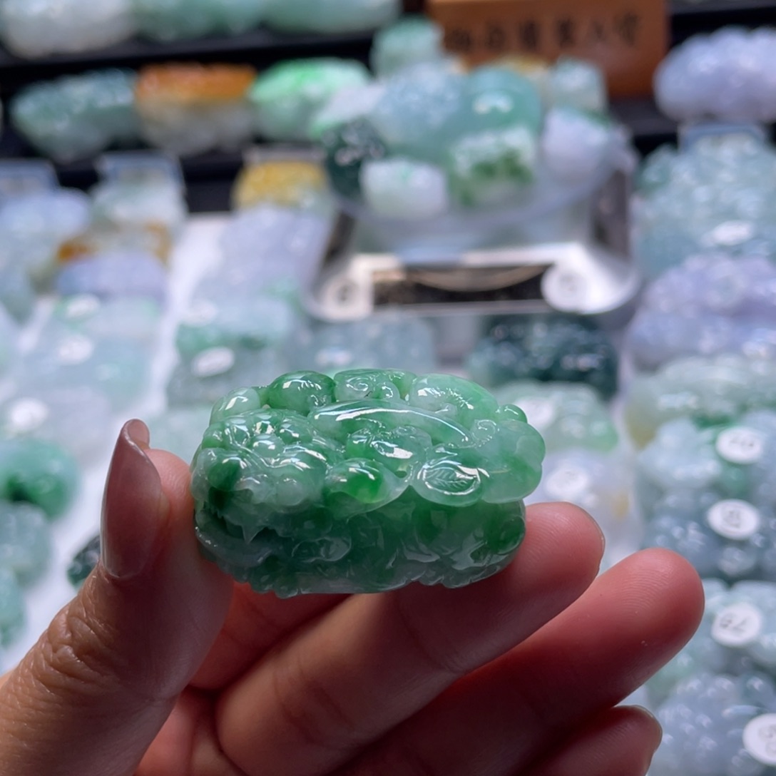 翡翠颈饰未镶嵌貔貅