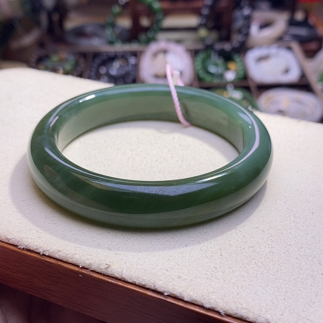 颈饰未镶嵌和田玉56碧玉老矿料高冰阳绿猫眼手镯