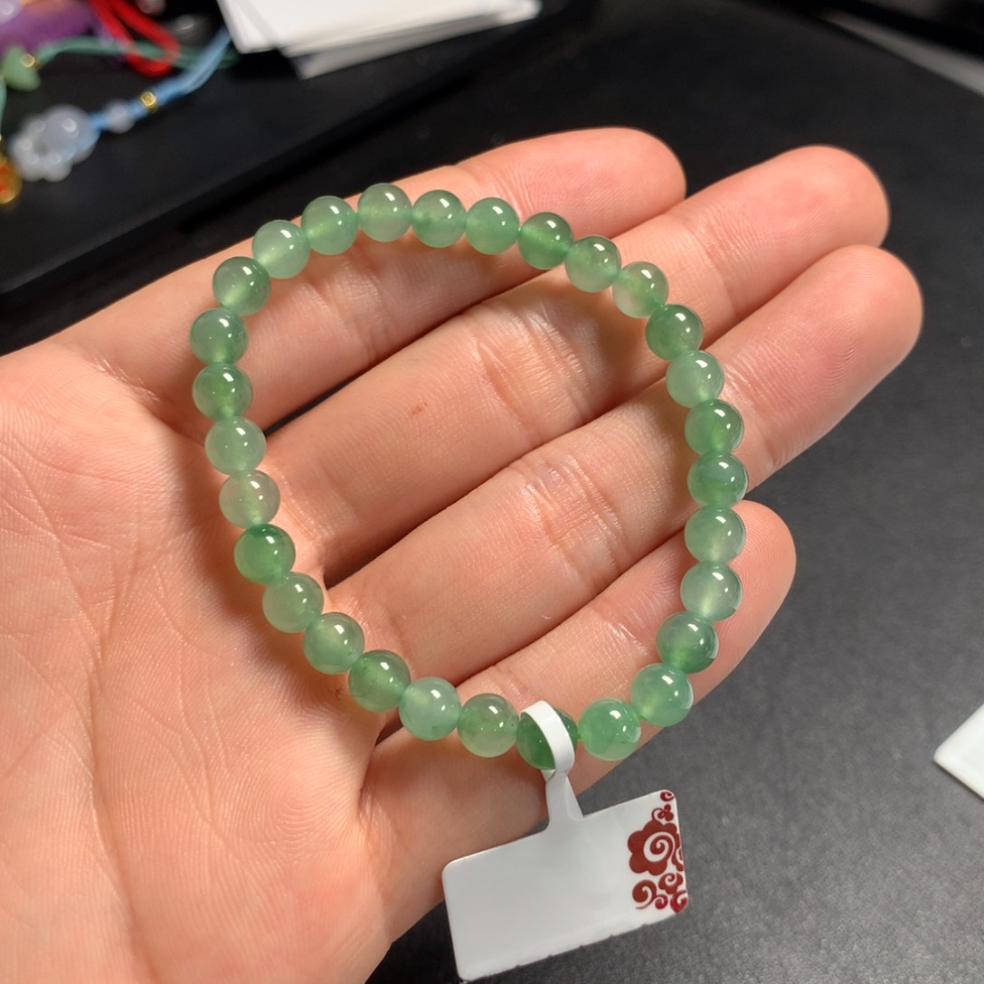 翡翠颈饰未镶嵌手串