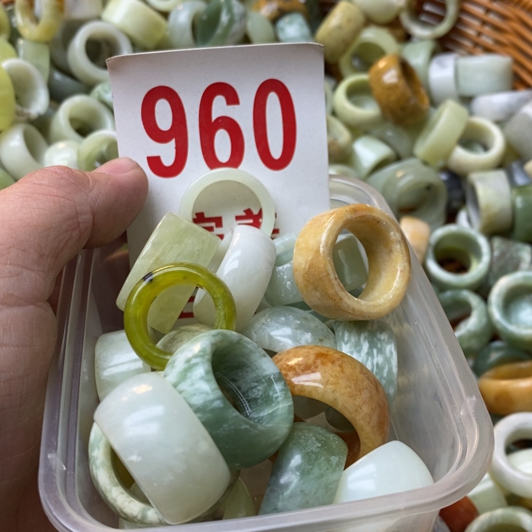 蛇纹石玉挂坠未镶嵌