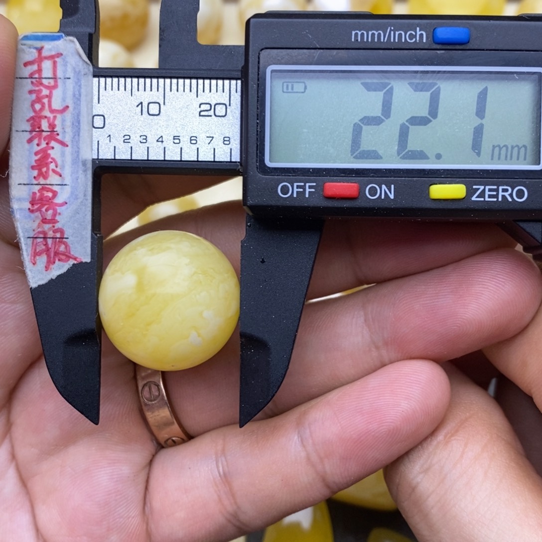 未镶嵌蜜蜡裸石22.1瑕疵圆珠默认直发