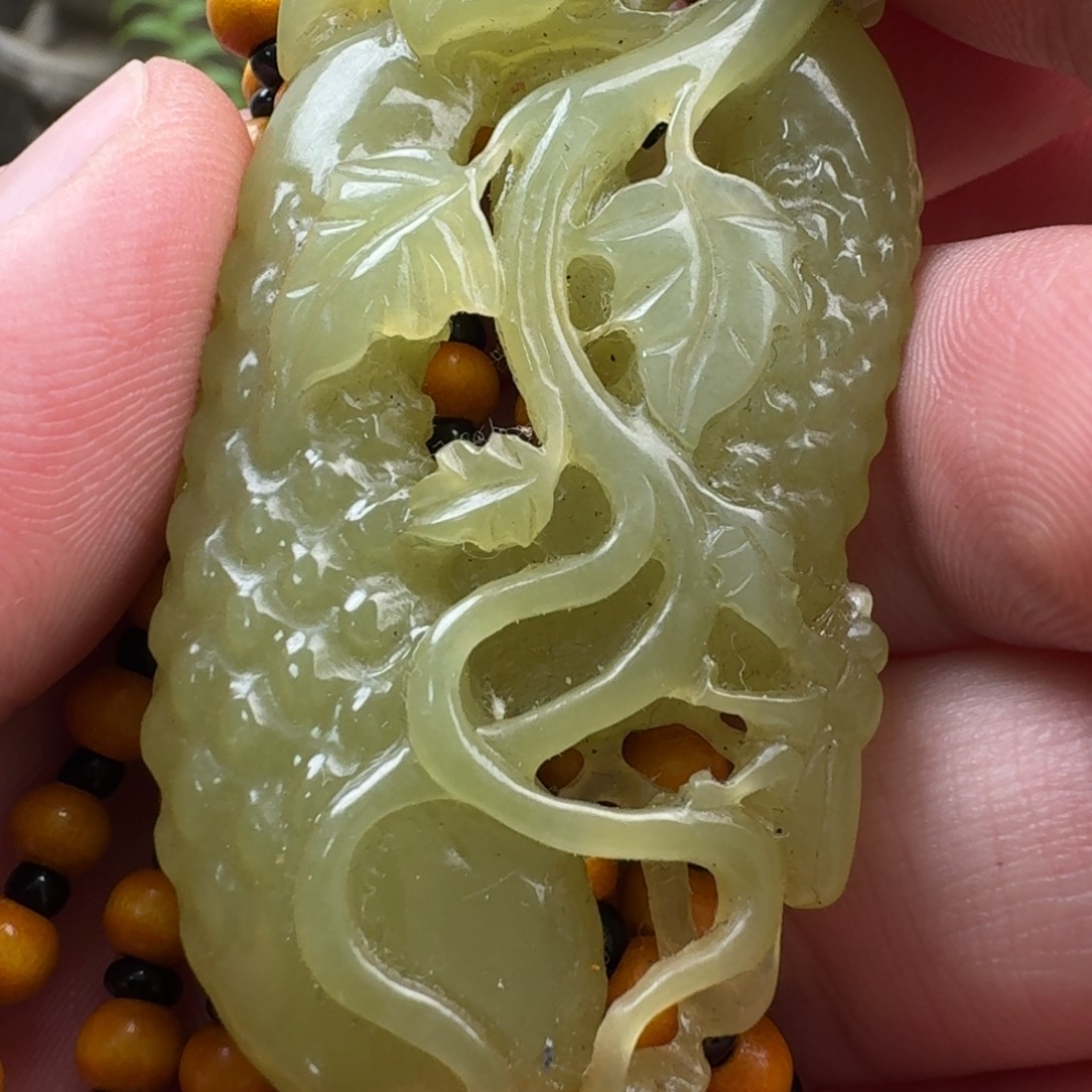 和田玉未镶嵌吊坠(赠链)