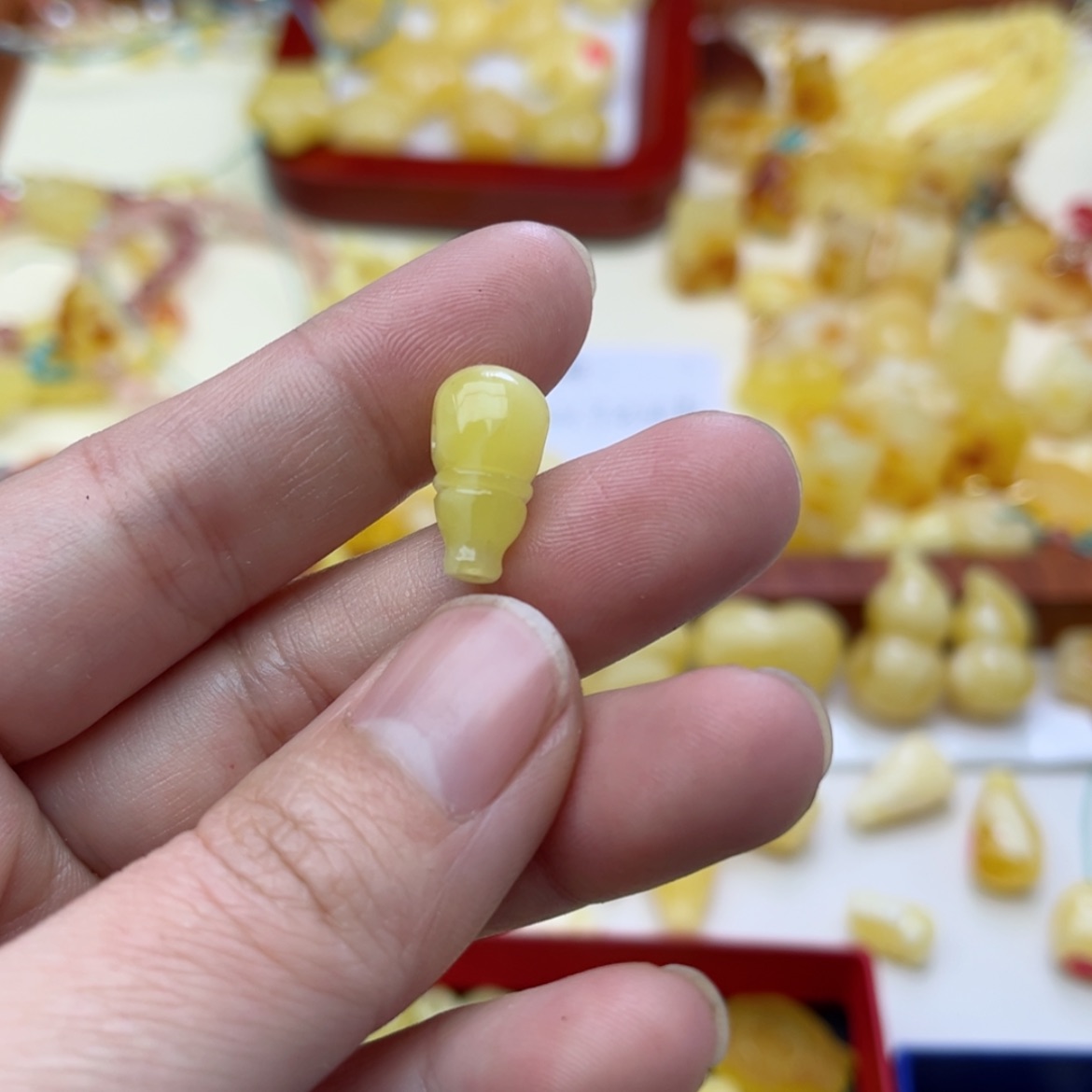 【闪购商品】蜜蜡裸石未镶嵌配饰