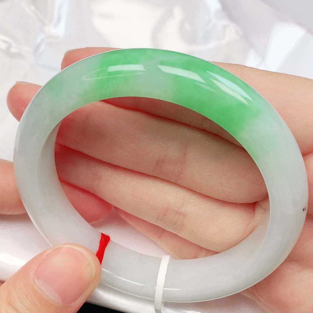 翡翠手镯未镶嵌抖音608