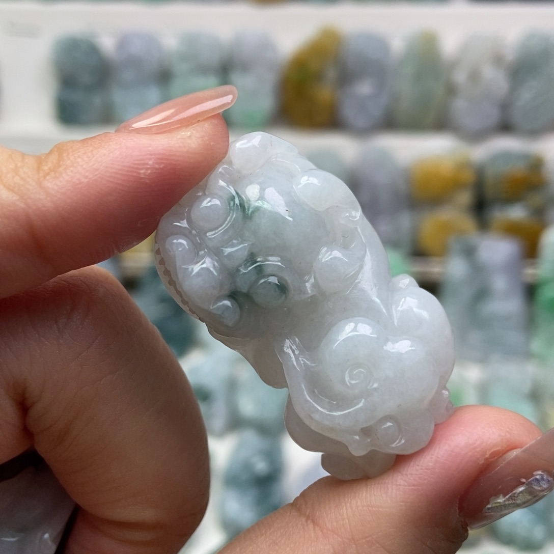 翡翠吊坠(赠链)未镶嵌