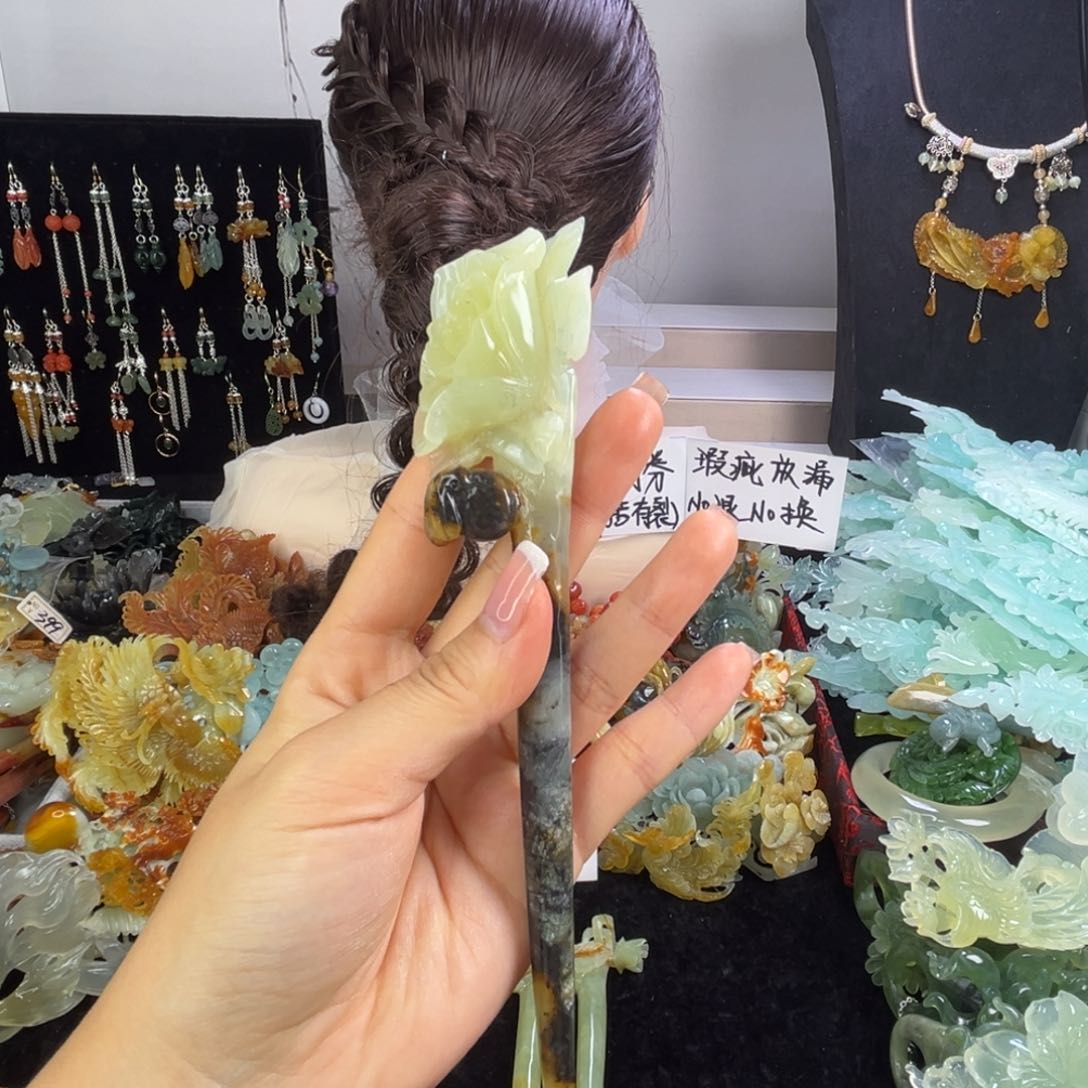 未镶嵌岫玉发饰瑕疵