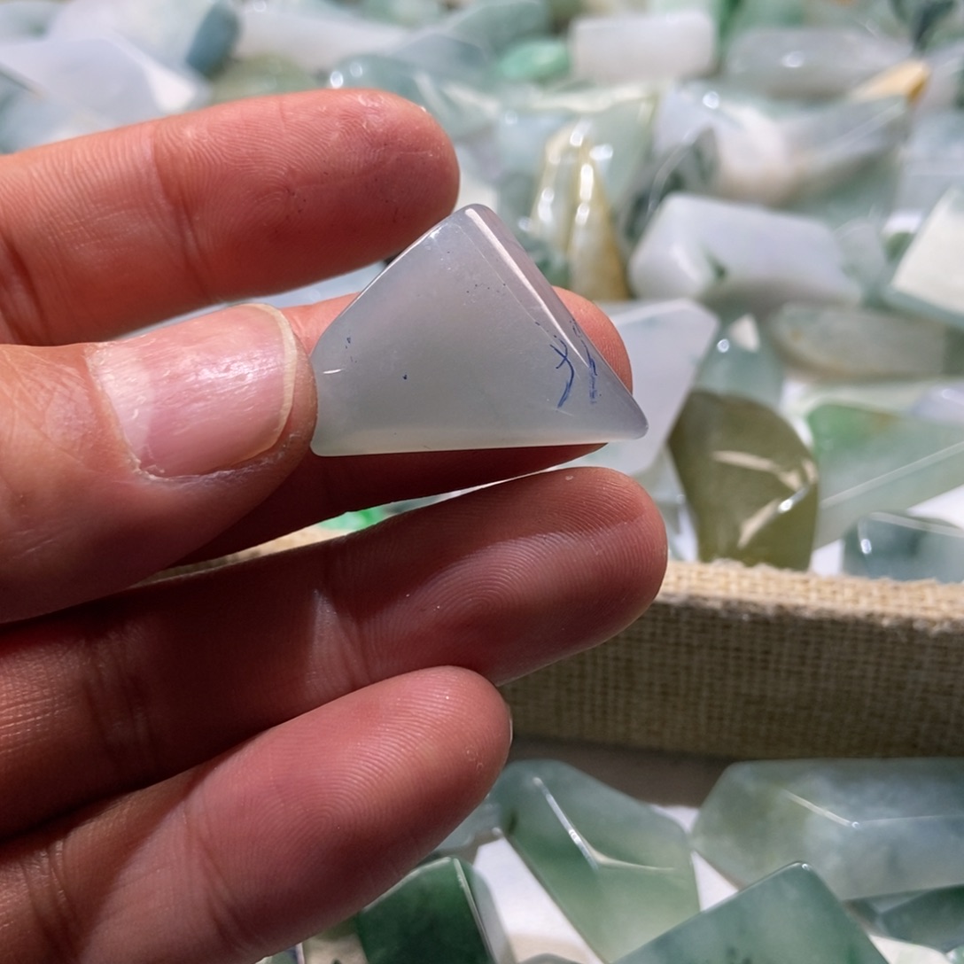 定制翡翠未镶嵌艳佛公