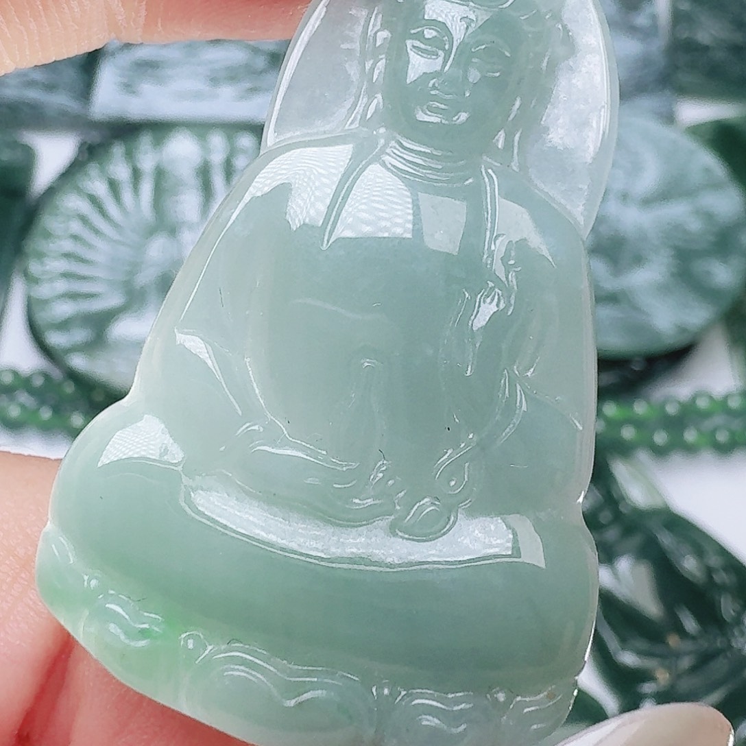翡翠未镶嵌颈饰天然的A货翡翠多样性发其一 