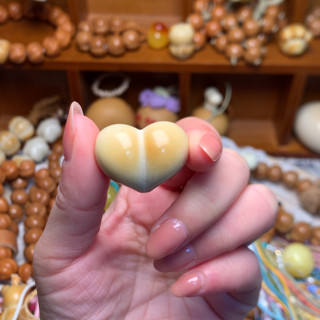 s***、吊坠猴头核桃白色爱心