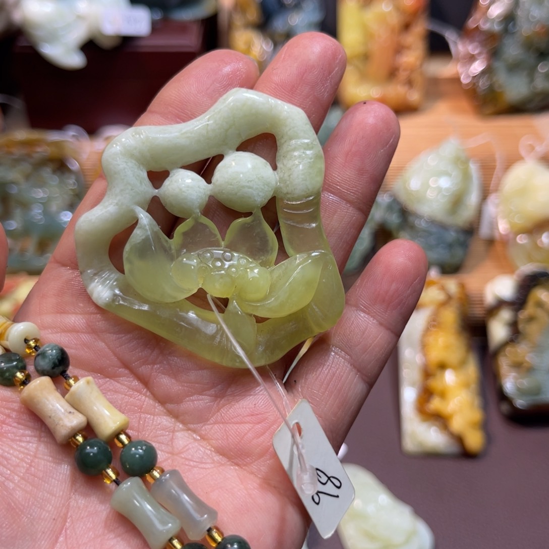 蛇纹石玉未镶嵌吊坠(赠链)