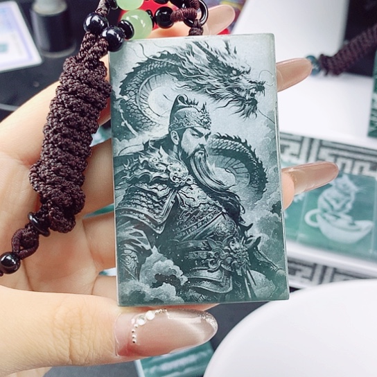 翡翠未镶嵌颈饰关公