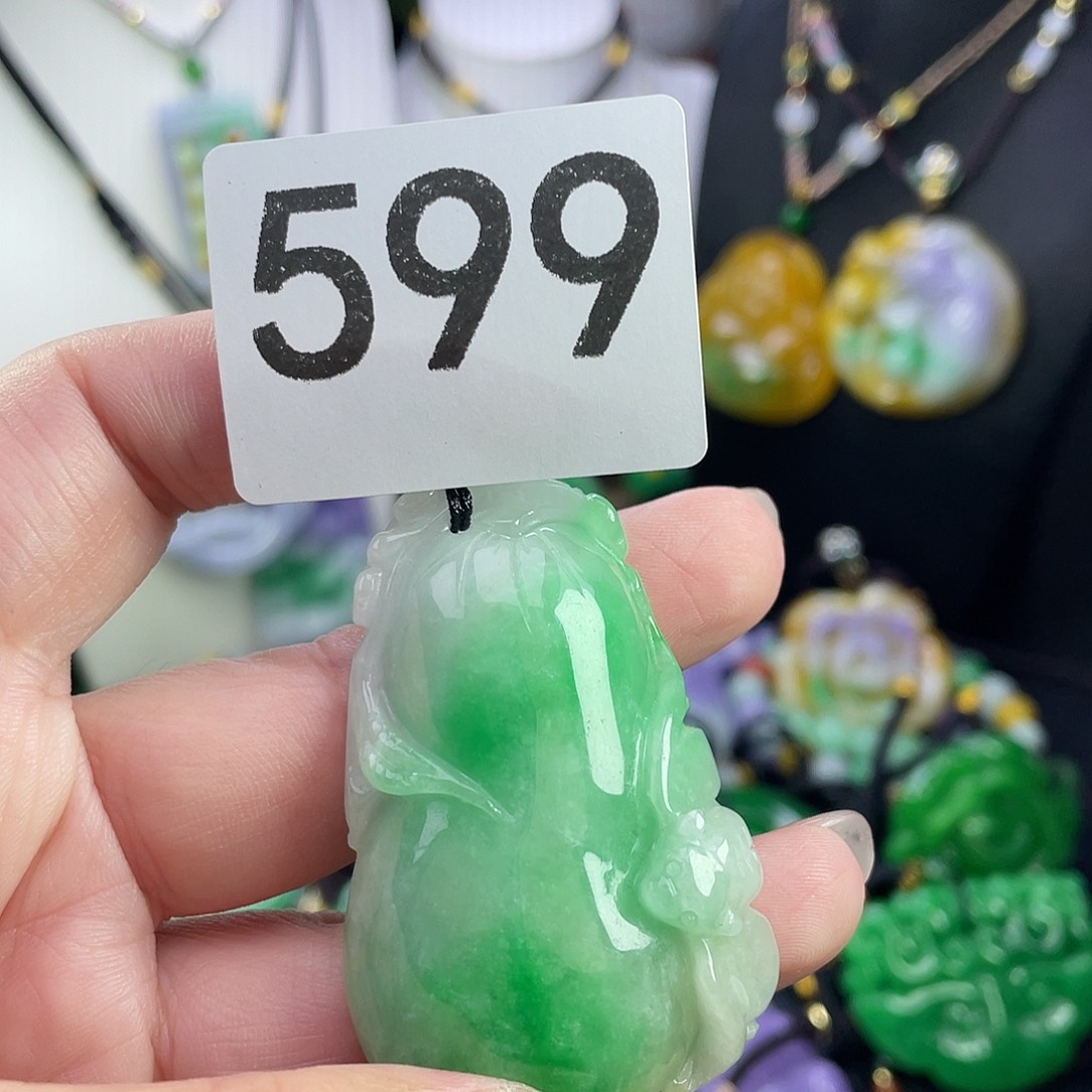 翡翠未镶嵌吊坠(赠链)