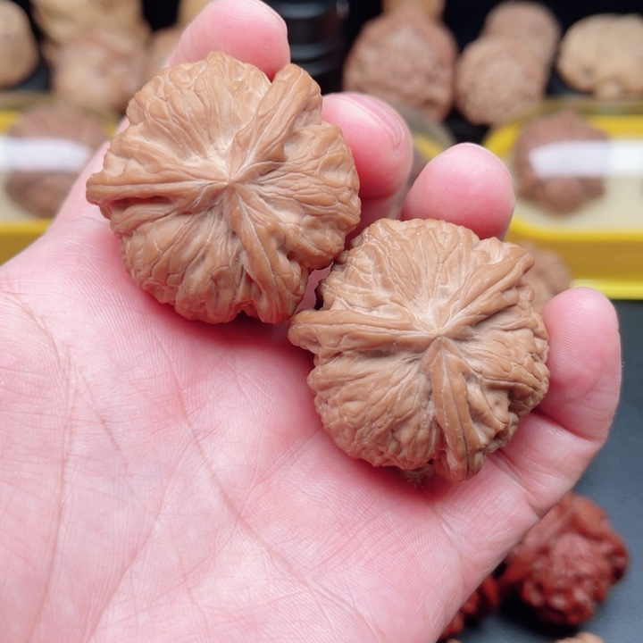 文玩核桃把件战鼓狮子头三棱奔40×40×39