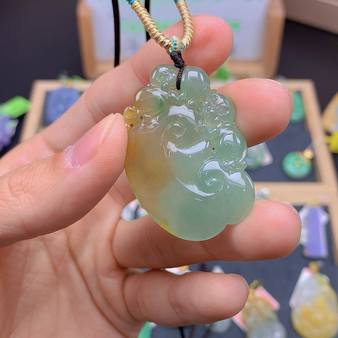 翡翠颈饰未镶嵌翡翠