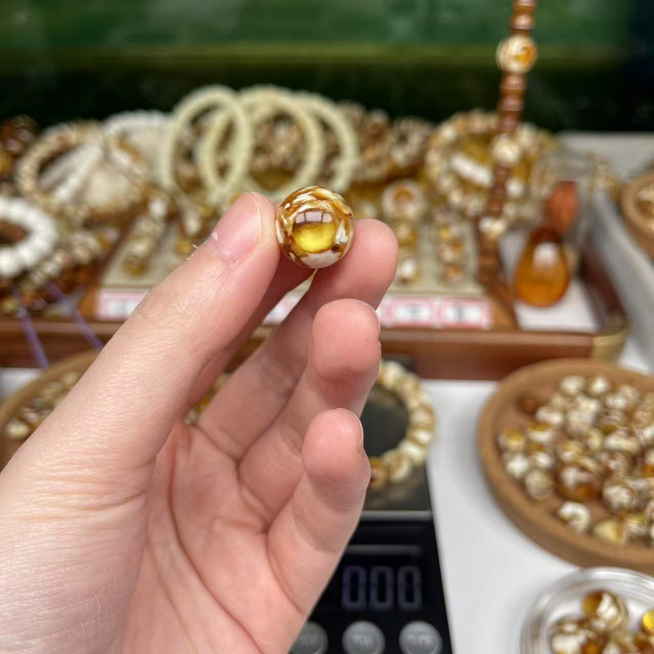 沁色蜜蜡白花圆珠不是一物一图尺寸13mm到13.5mm左右搭配手串好看