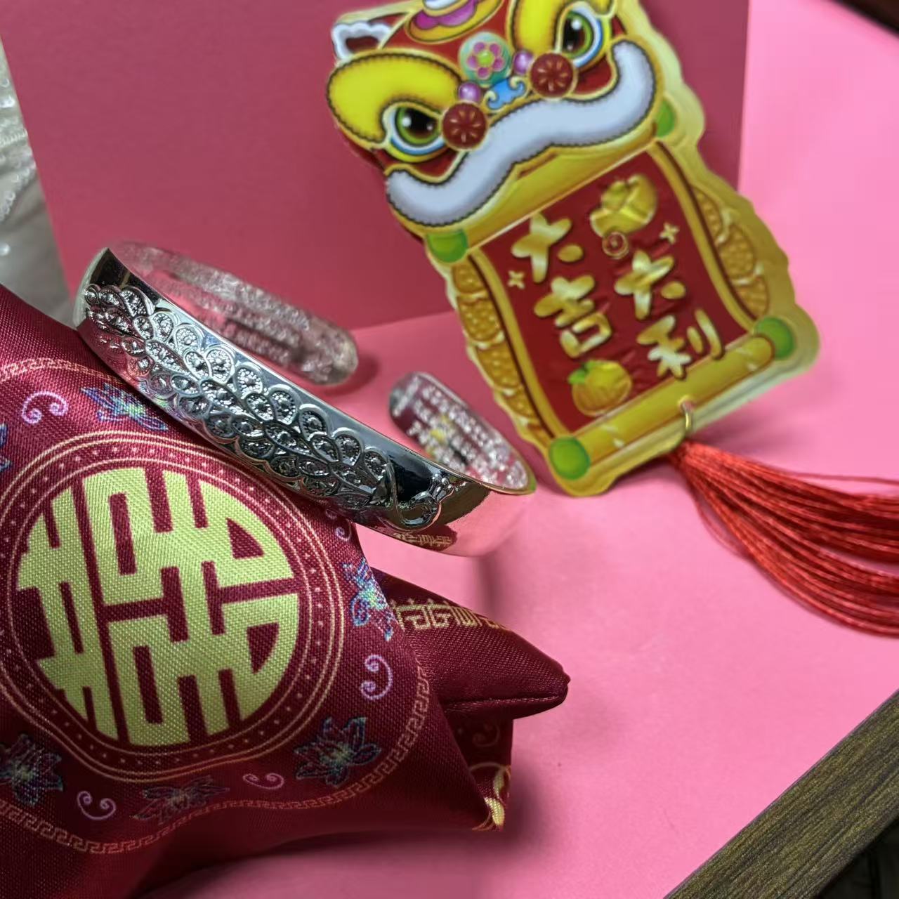 孔雀开屏款式   礼品装饰生肖挂饰