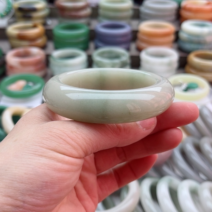 石英质玉手镯未镶嵌济****)