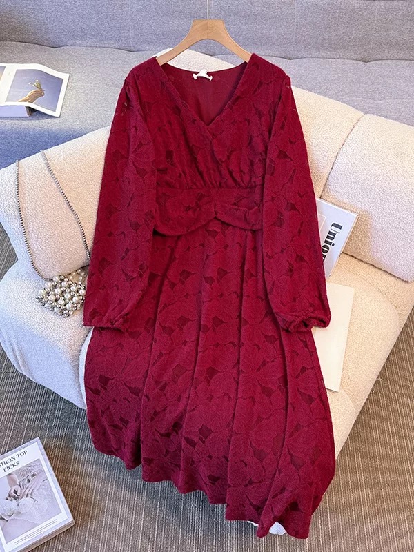 大码女装胖mm300斤显瘦遮肉气质高级蕾丝设计感红色连衣裙25冬新