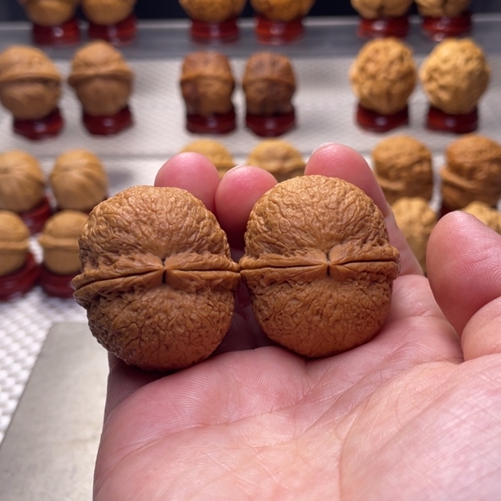 文玩核桃把件5铁绣球