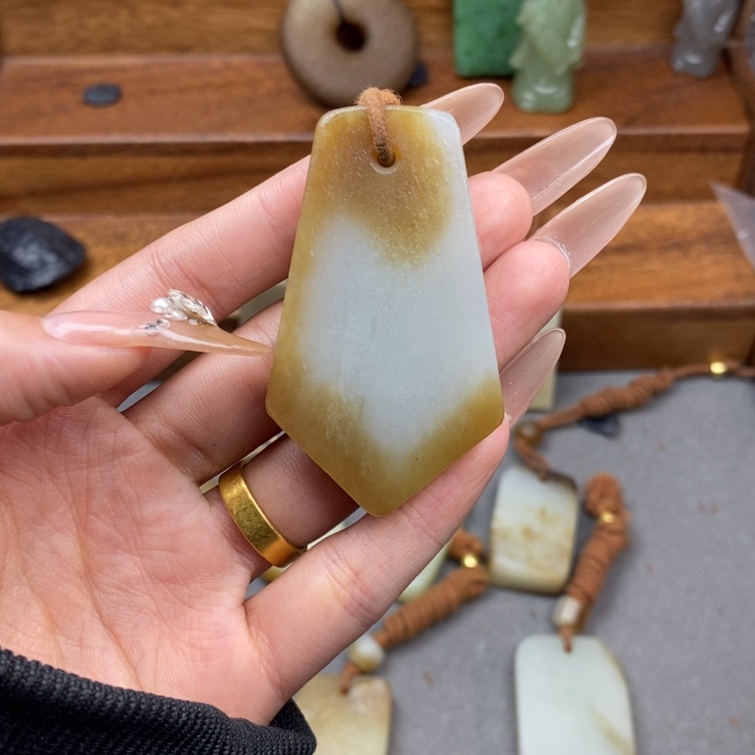 和田玉颈饰未镶嵌?****邪