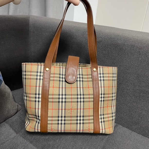 95新 BURBERRY/博柏利 兔兔奢/博柏利单肩包/250303109