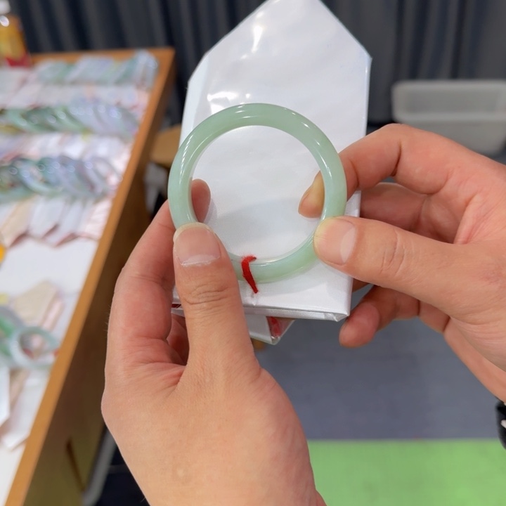 翡翠手镯未镶嵌温*、纯天然缅甸翡翠手镯A货