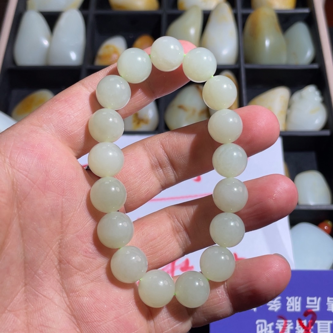 和田玉未镶嵌吊坠(不含链)昵***置