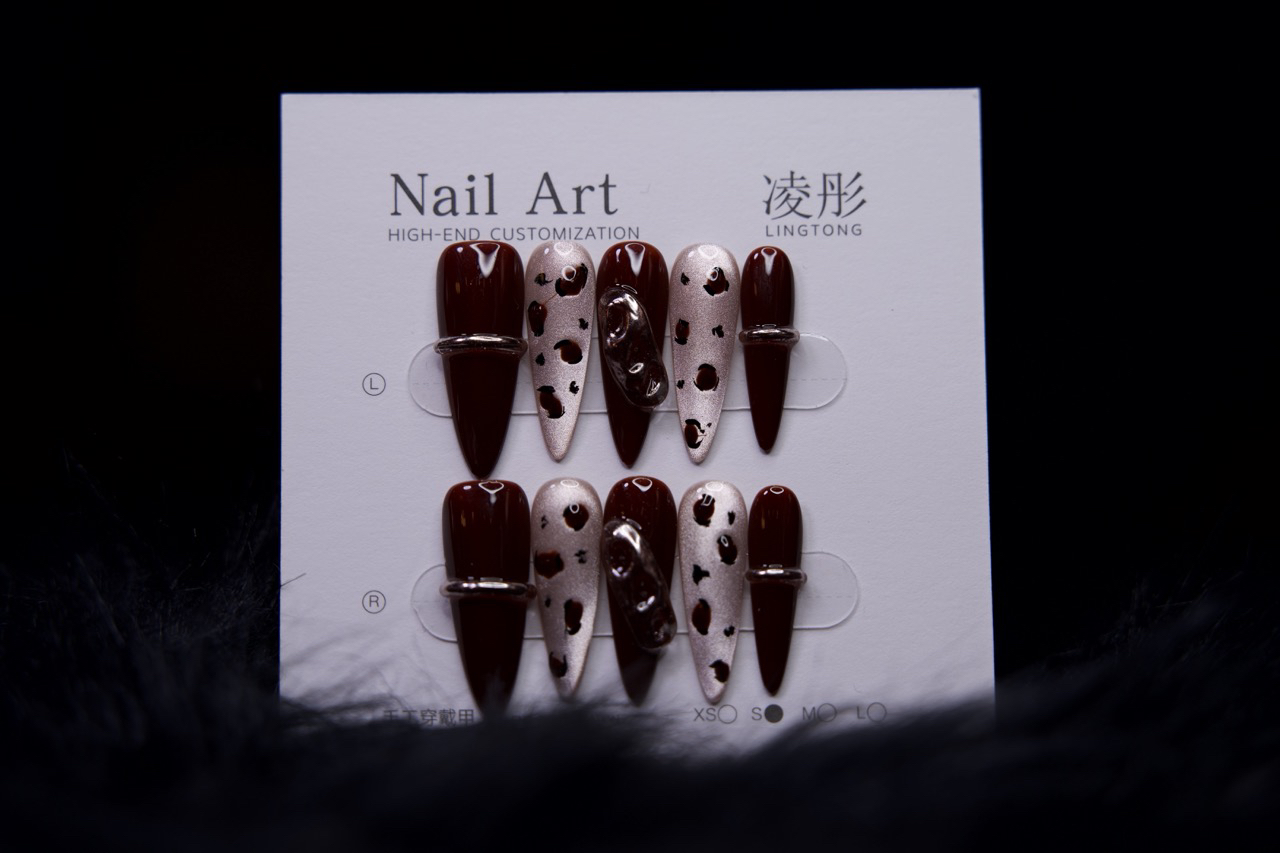 玻璃珠猫眼豹纹配金属了，气质感拉满，高级穿戴甲美甲