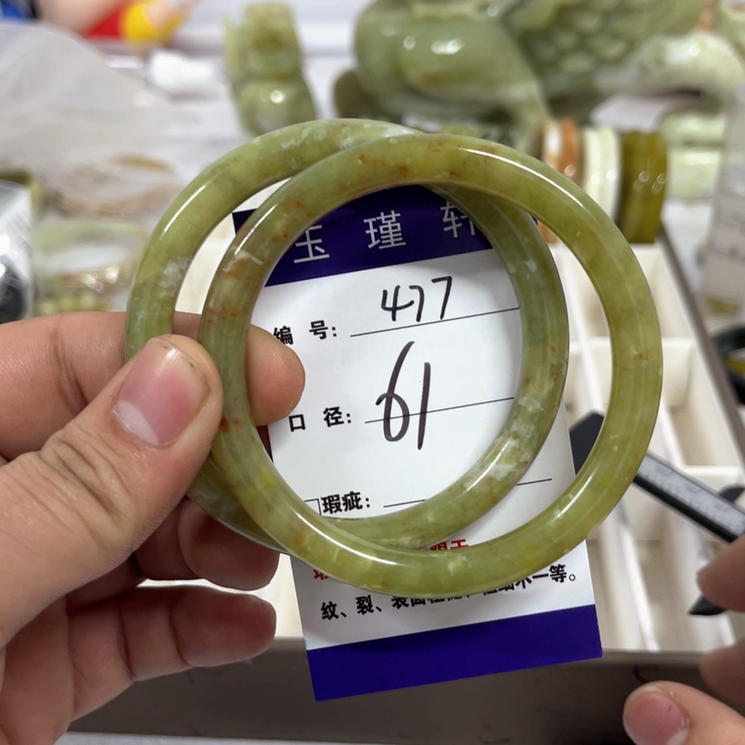 蛇纹石玉手镯未镶嵌