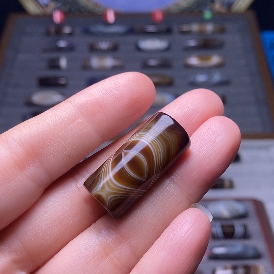 容***和玛瑙/玉髓未镶嵌珠宝半成品