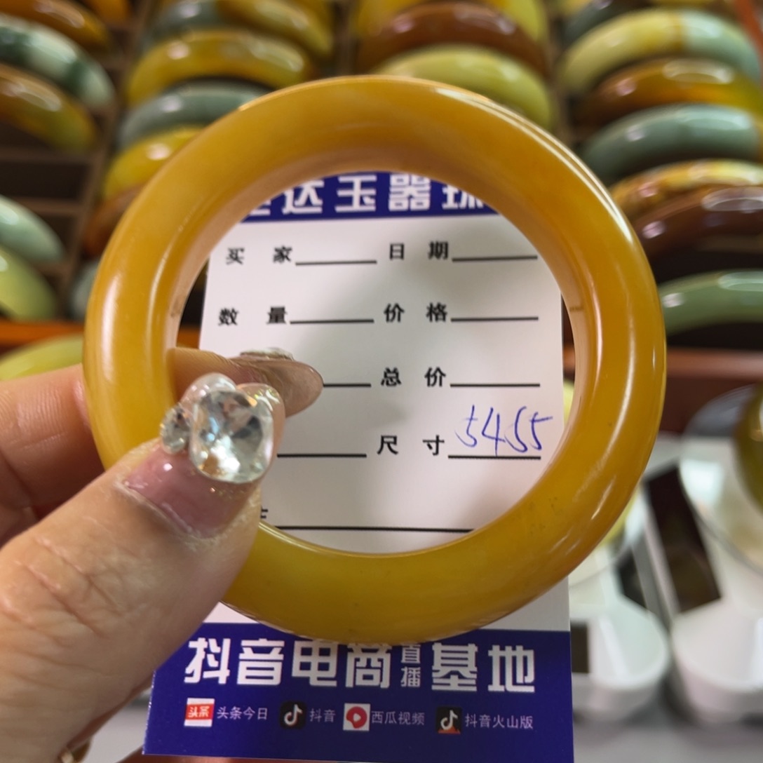 蛇纹石玉手镯未镶嵌在***月