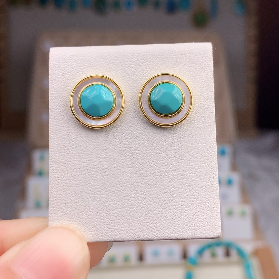 绿松石颈饰未镶嵌