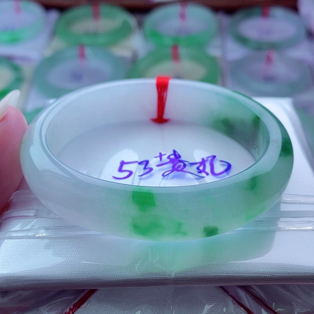 翡翠未镶嵌手镯（贵妃镯）阳绿翠绿白底青绿意盎然冰润冰胶