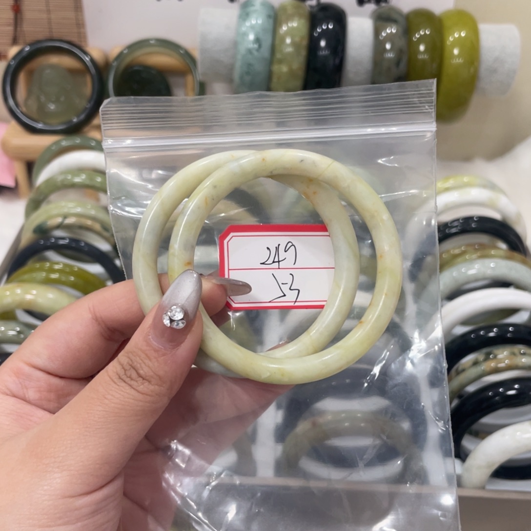 蛇纹石玉手镯未镶嵌