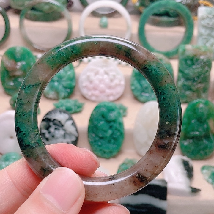 用***0独山玉未镶嵌手镯