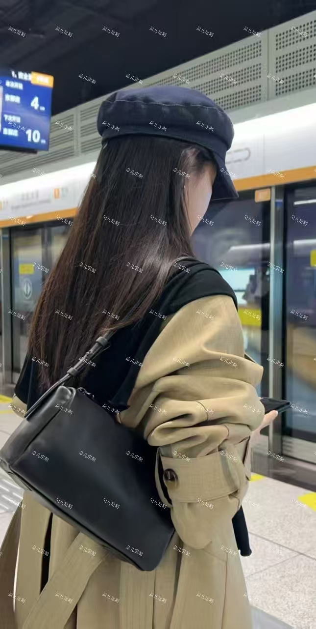 朵儿定制 黑色法棍高级感腋羊皮单肩包 IZ92