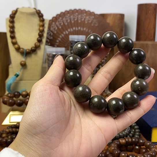 老山檀香微瑕疵阴沉1.8手串